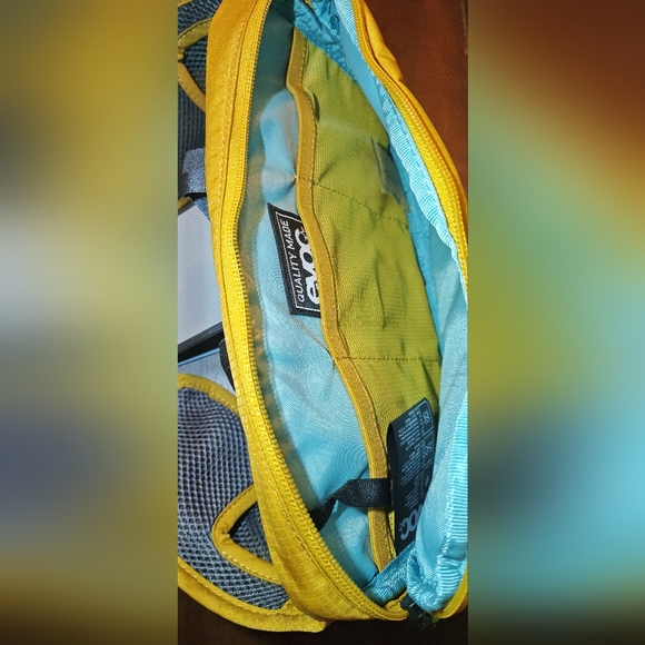 EVOC Hip Pouch 1L Waist Bag - Goldenrod, New Without Tags - Picture 5 of 7